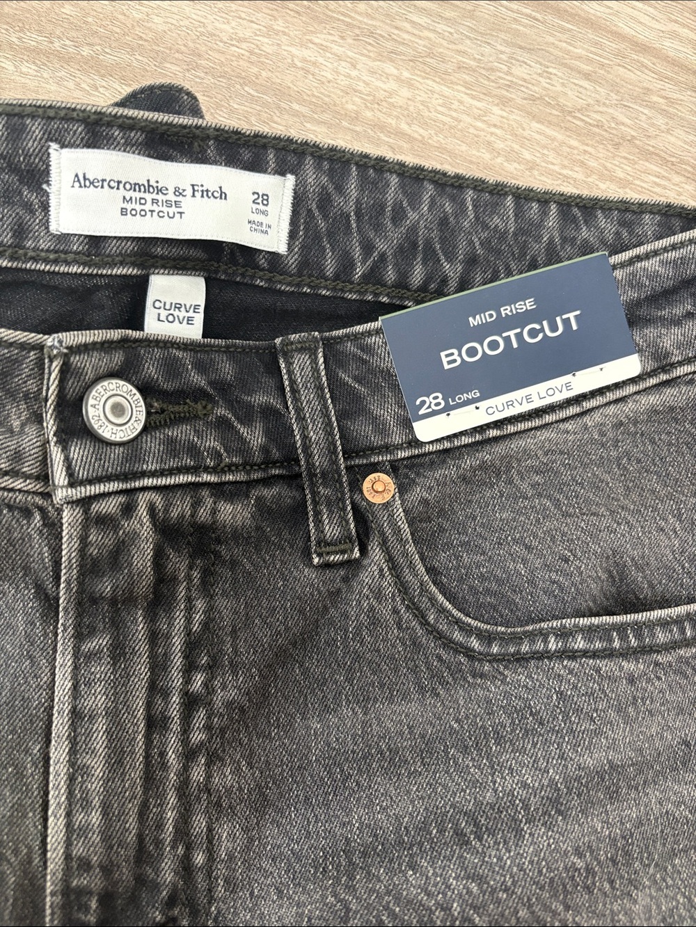 New Abercrombie & Fitch Curve Love Mid Rise Bootcut Jeans Women Size 28 Long - Picture 4 of 7